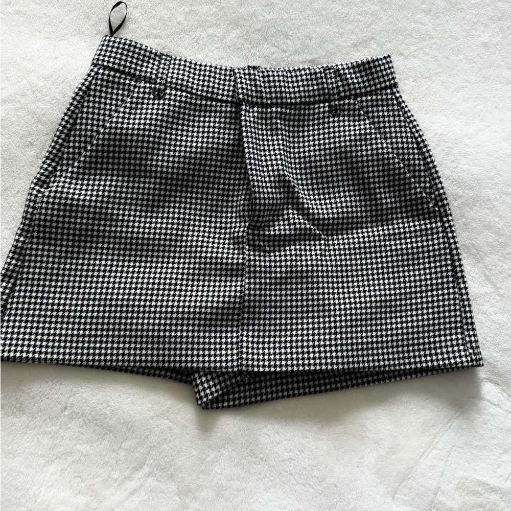 Zara Black and White Houndstooth Mini Skort
